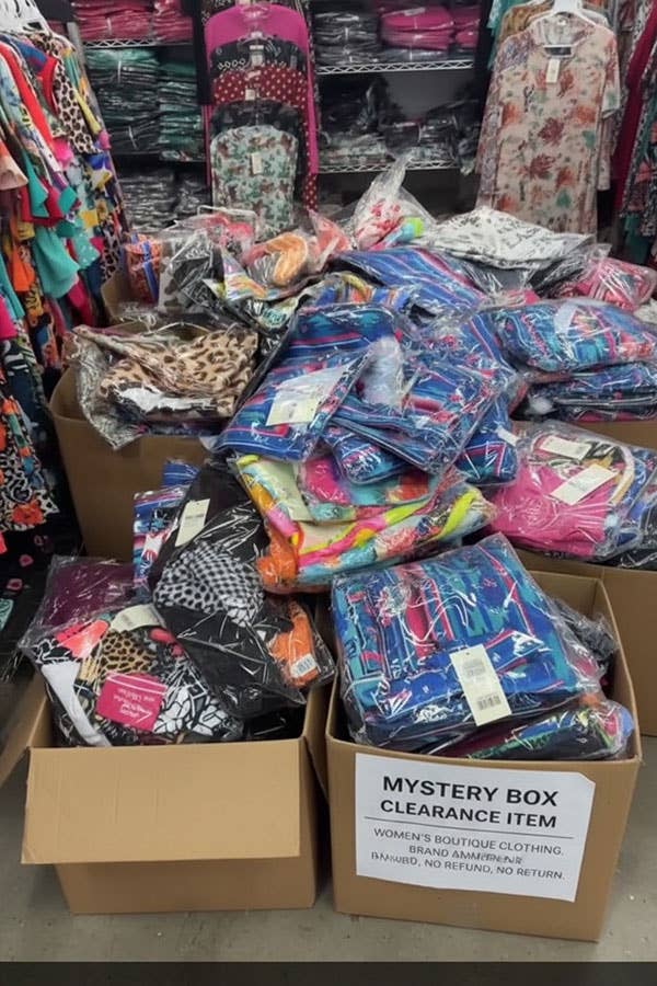 Women's boutique clothing 30 pcs $65, No return/refund